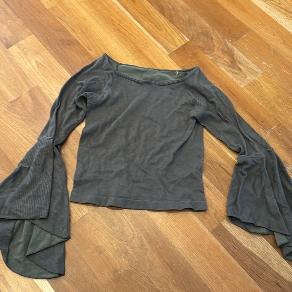 Olive long sleeve with flared sleeves